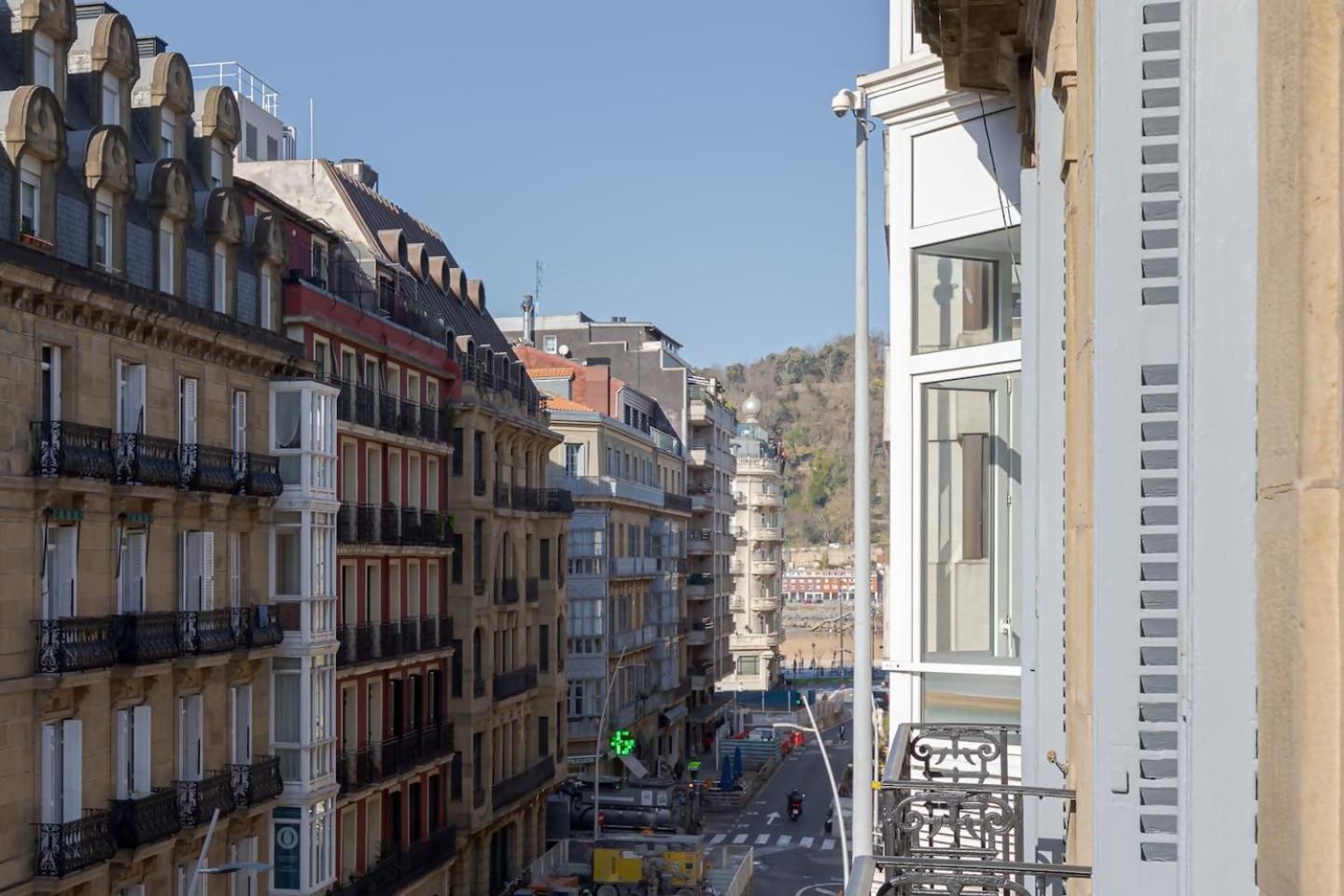 Mondrian New Ac Design Lovers Near La Concha Apartment San Sebastián